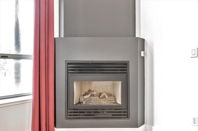 Building Photo - 2068 3rd St