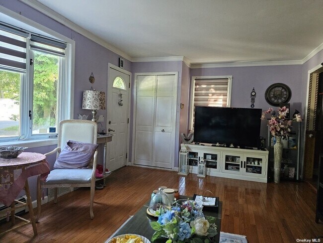 Foto del edificio - 215 Long Island Ave