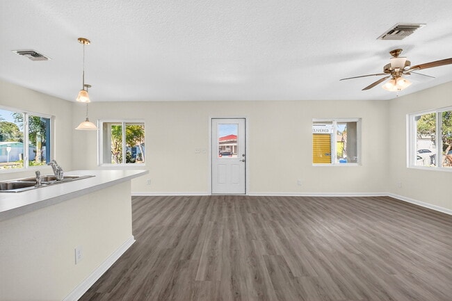 Building Photo - 857 W 3rd St