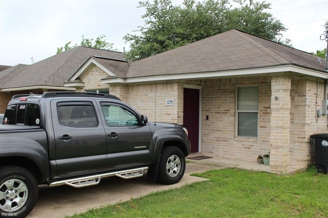 Building Photo - 3 br, 3 bath House - 129 Richards St # A