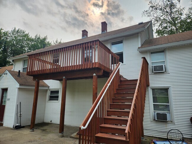 Building Photo - 283 Somers Rd