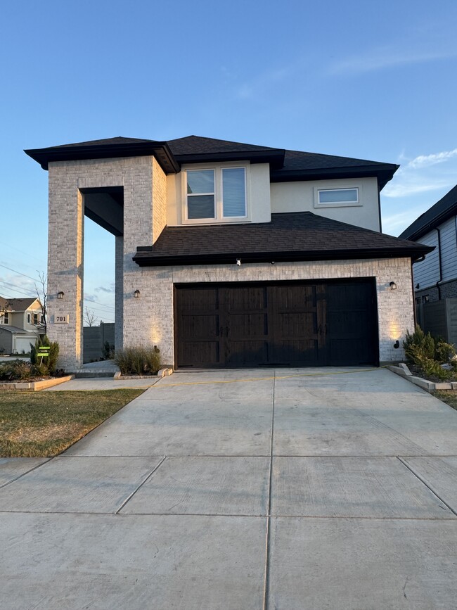 Building Photo - 701 Harmony Trl