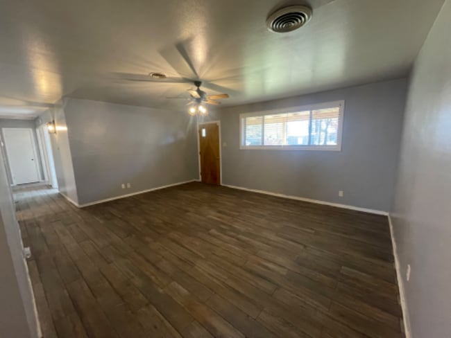 Building Photo - 207 Monroe Dr