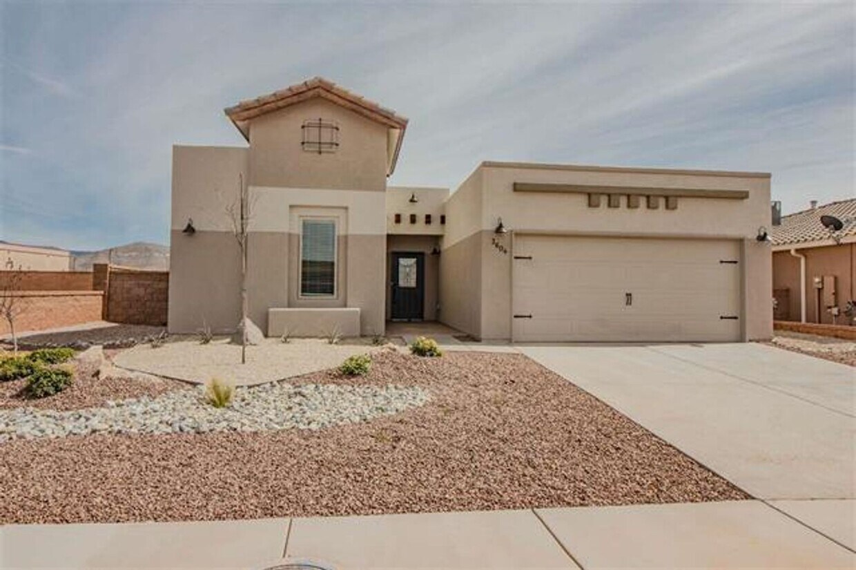 Primary Photo - Spectacular 3 bed 2 bath home
