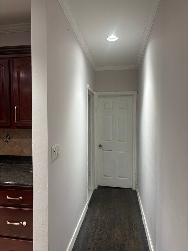 Building Photo - 25 Gelston Ave