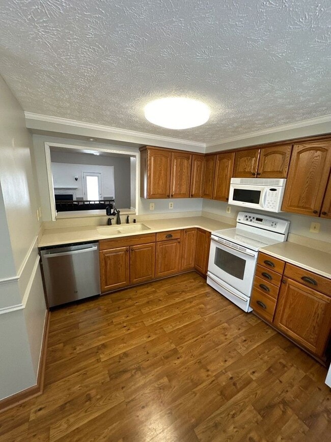 Building Photo - 3 bed Village of Thomas Run