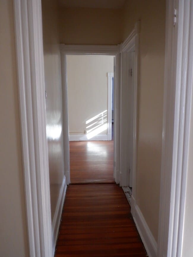 Building Photo - 119 Sisson Ave