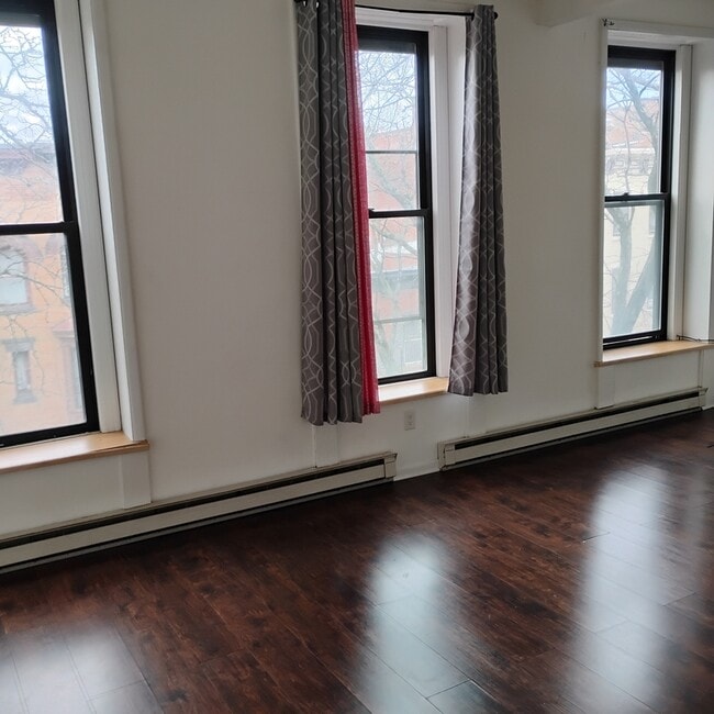 Building Photo - 137 Lancaster St