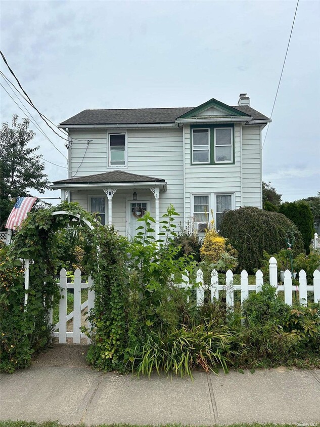 Primary Photo - 16 Benjamin St