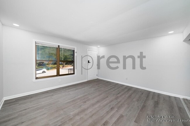 Building Photo - 575 Springwood Dr