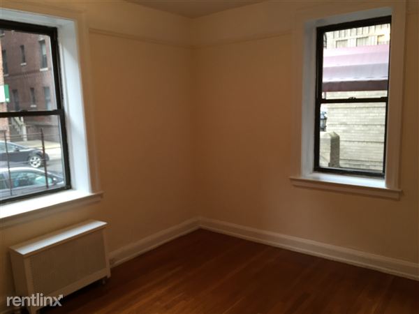 Primary Photo - 3047 29th St
