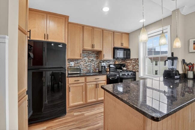 Building Photo - 2208 Colston Dr