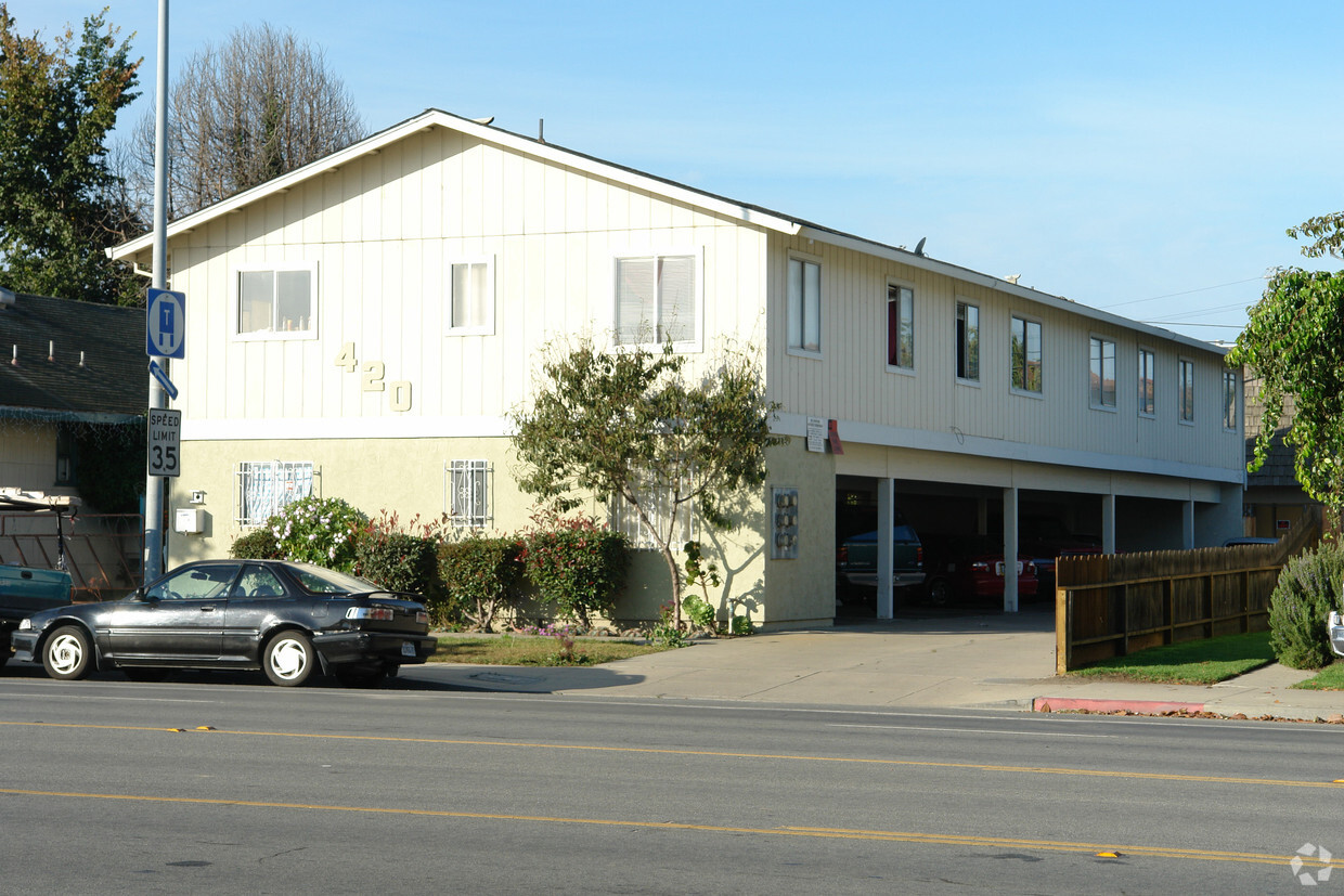 Primary Photo - 420 Front St
