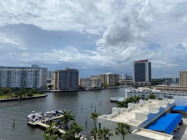 Building Photo - 1965 S Ocean Dr