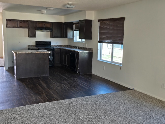 Building Photo - 953 S 47th Dr