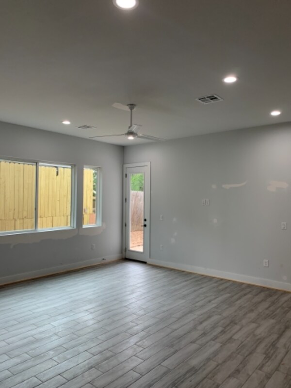 Foto del edificio - 6410 Auburn Dr
