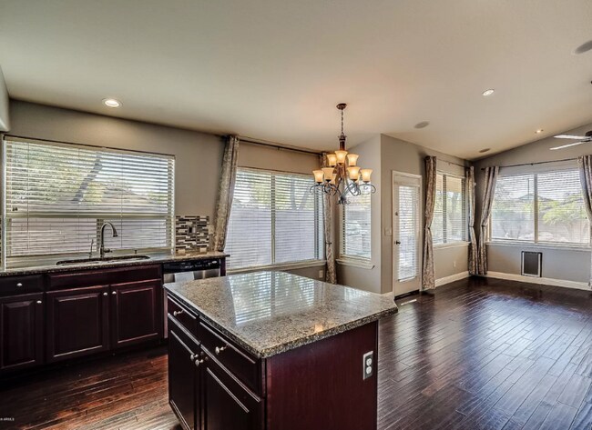 Foto del edificio - 2731 E Alameda Rd