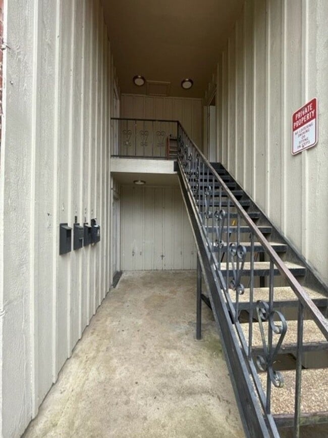 Building Photo - 307 Canada St
