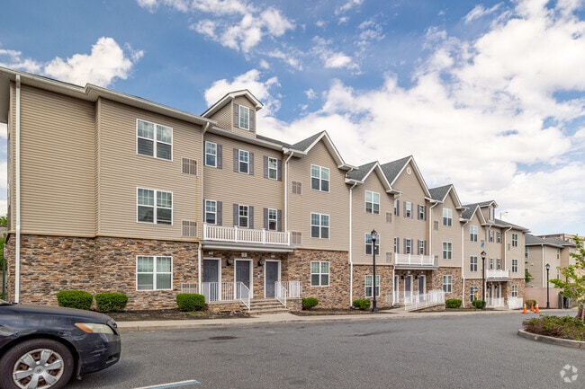 Building Photo - Riverside Arms Apartments