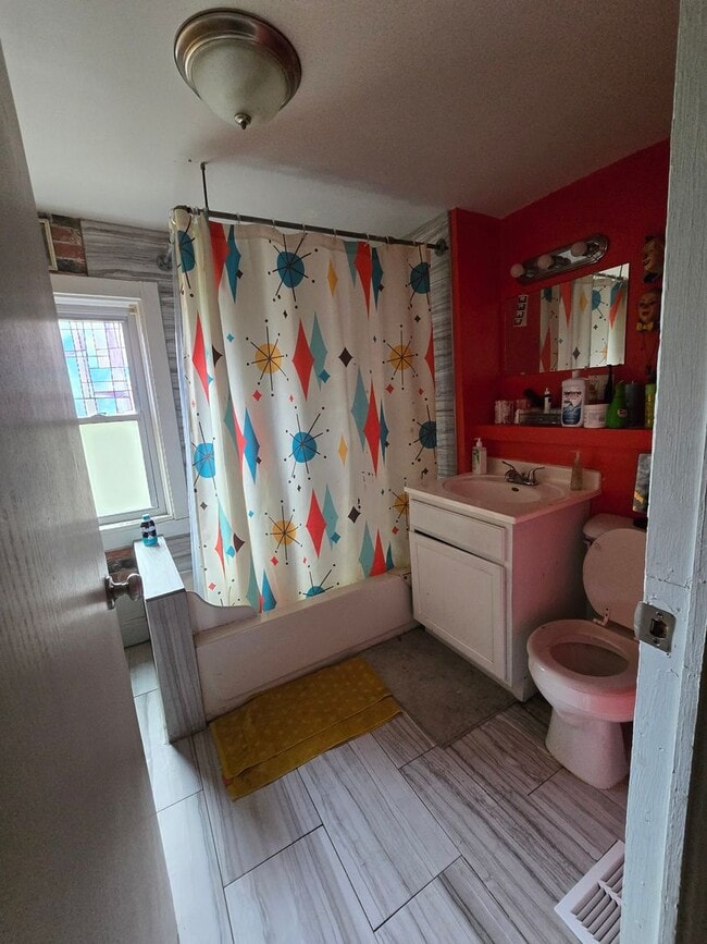Building Photo - 4 Bedroom 1.5 Bath Single Family Home for ...