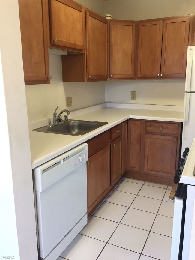 Building Photo - 1 br, 1 bath Apartment - Katz Properties Inc.