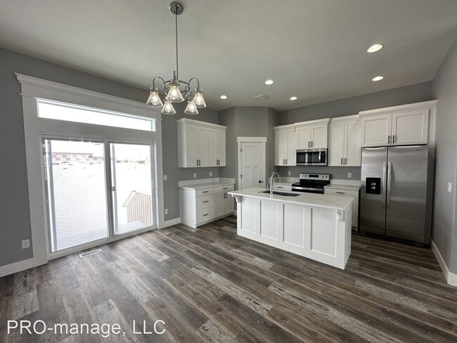 Building Photo - 3 br, 2 bath House - 4237 Hemingway Ave.