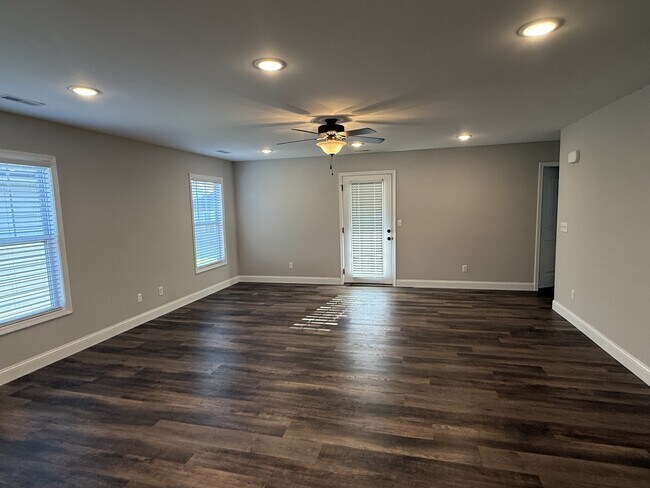 Foto del edificio - 5259 Sandy Brae Ln