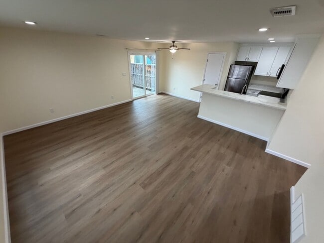 Building Photo - 43324 Grimmer Blvd