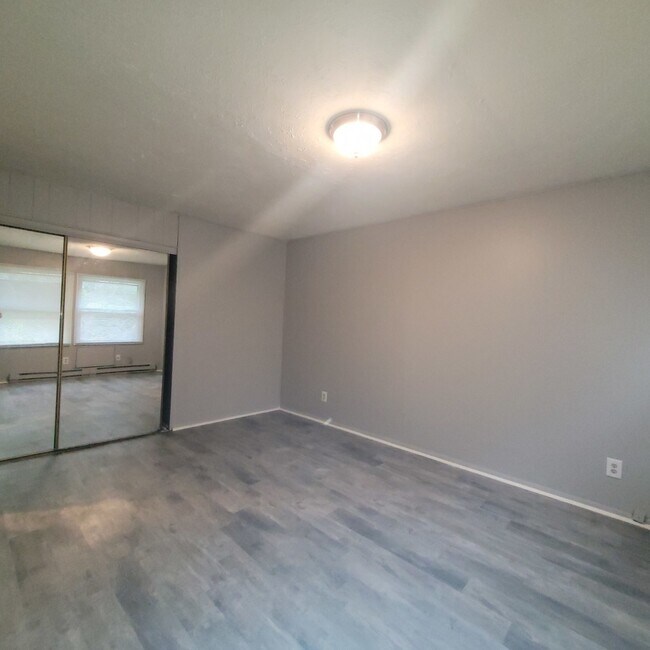 Building Photo - 202 S Maple St