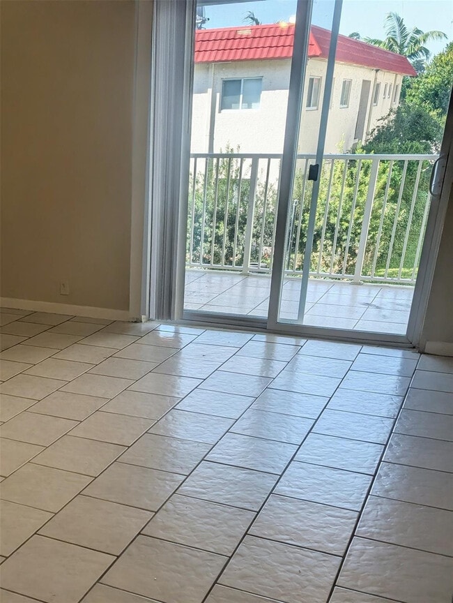 Foto del edificio - 5820 NW 17th Pl