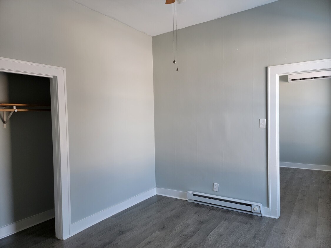 Apt A Living Room - 117 N Pendleton Ave