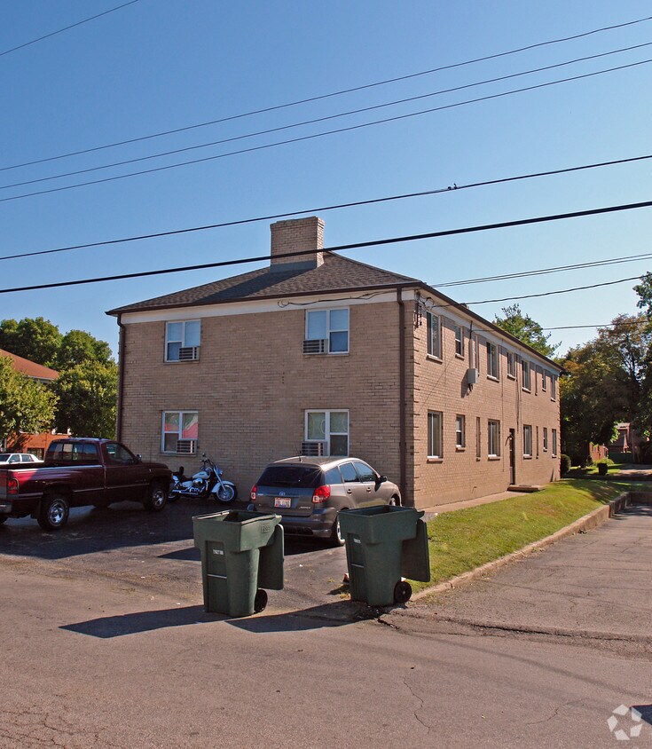Building Photo - 614 Gainsborough Rd
