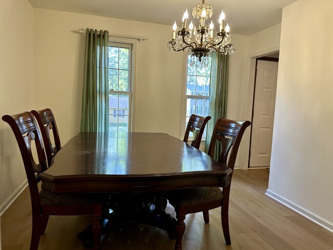 Foto del edificio - 4805 Candlelight Pl