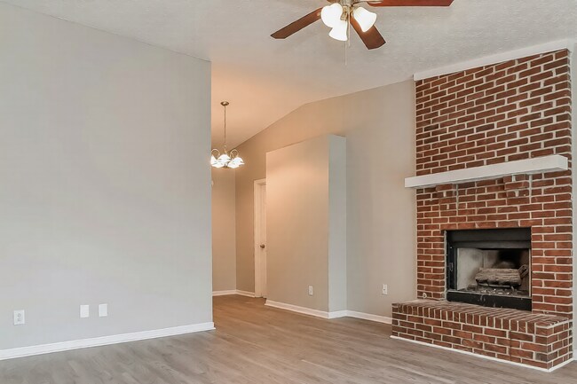 Foto del edificio - 1825 Keystone Lakes Dr