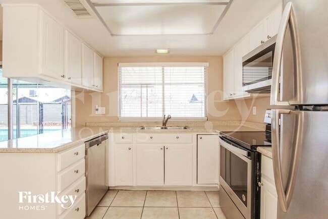 Building Photo - 4132 W Desert Cove Ave