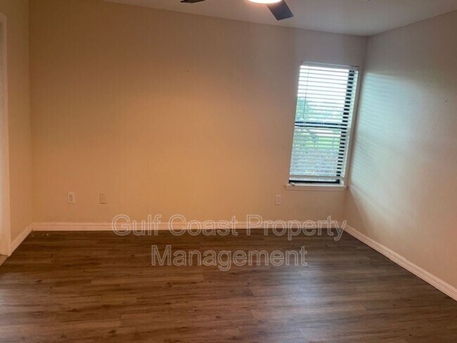 Foto del edificio - 4028 Crockers Lake Blvd