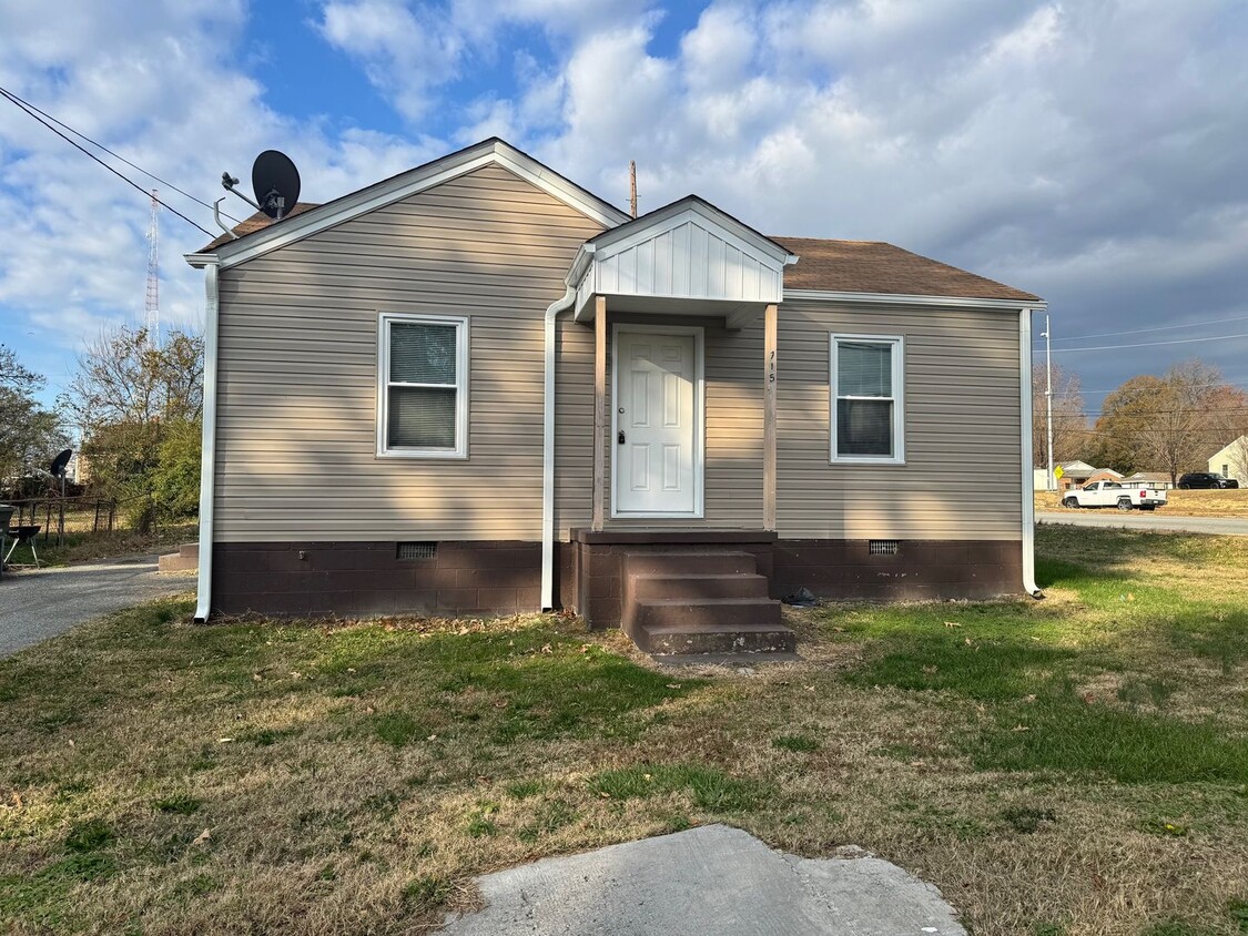 Primary Photo - Welcome to this charming 2 bedroom, 1 bath...