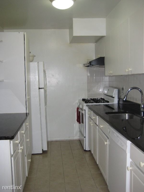 Building Photo - 10722 West Dr