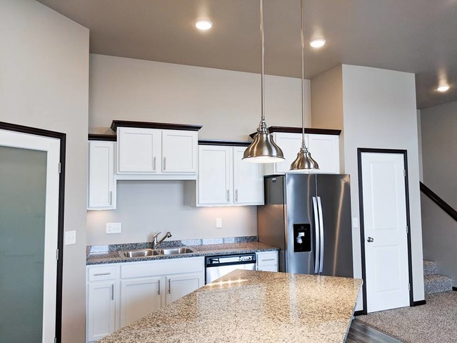 Building Photo - Diamond Creek Townhomes & Twinhomes
