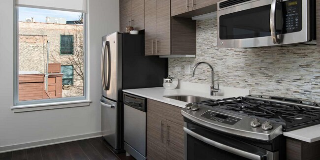 Building Photo - 1228 W Madison St