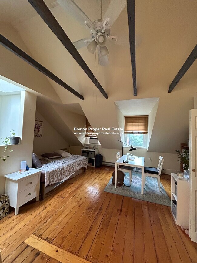 Building Photo - 32 irving St