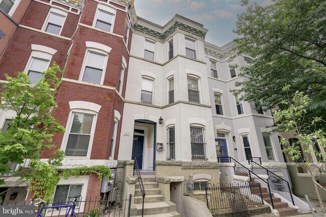 Foto del edificio - 2827 11th St NW