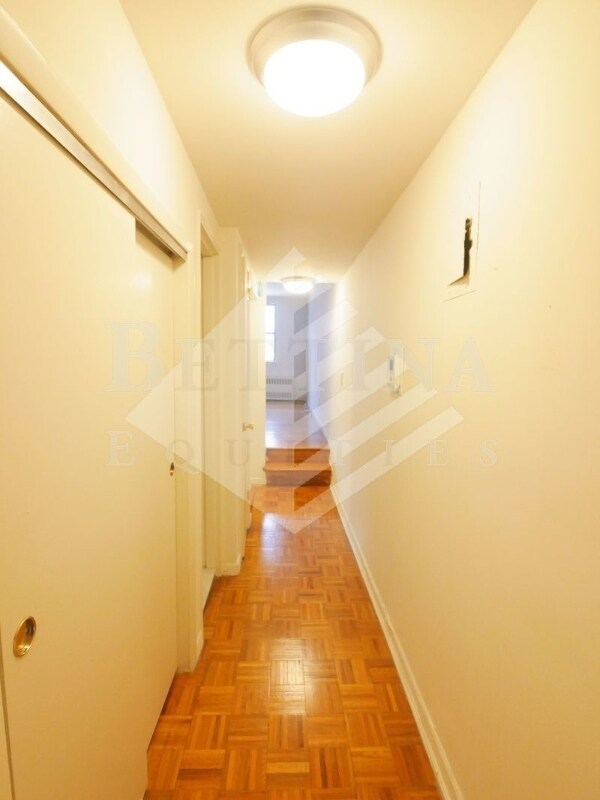 Building Photo - 212-214 E 73rd St