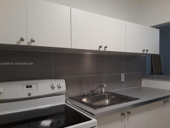 Foto del edificio - 5647 Hayes St