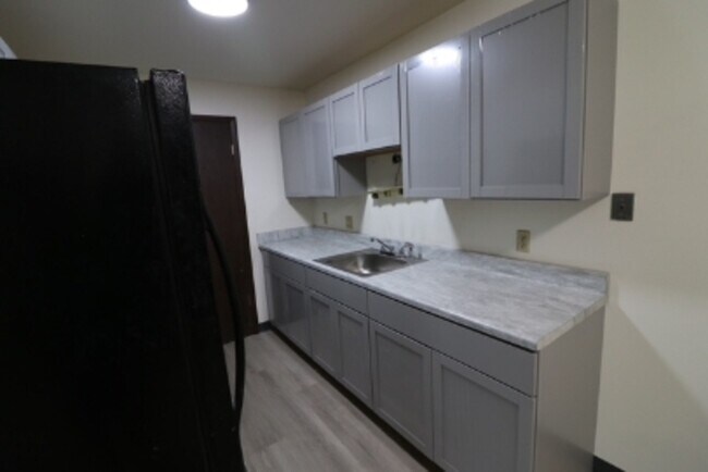 Building Photo - English Meadows Apartments - 6