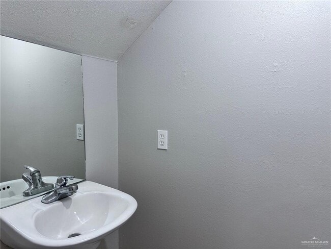 Building Photo - 1613 Phoenix St