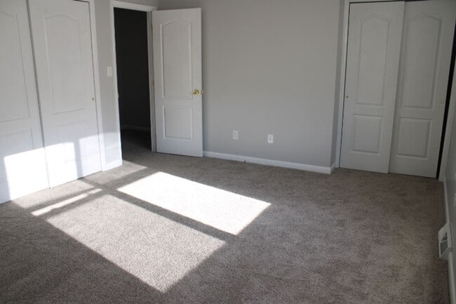 Building Photo - 233 Craigdan Dr