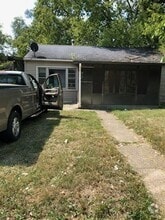 Building Photo - 819 Rosedale Dr