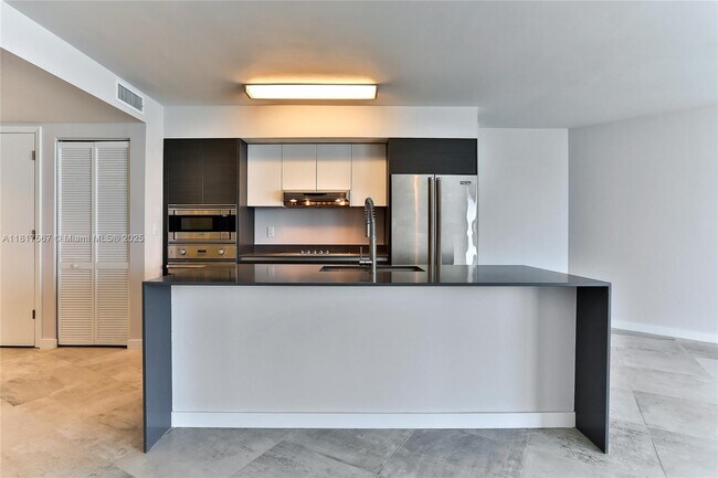 Foto del edificio - 9821 E Bay Harbor Dr