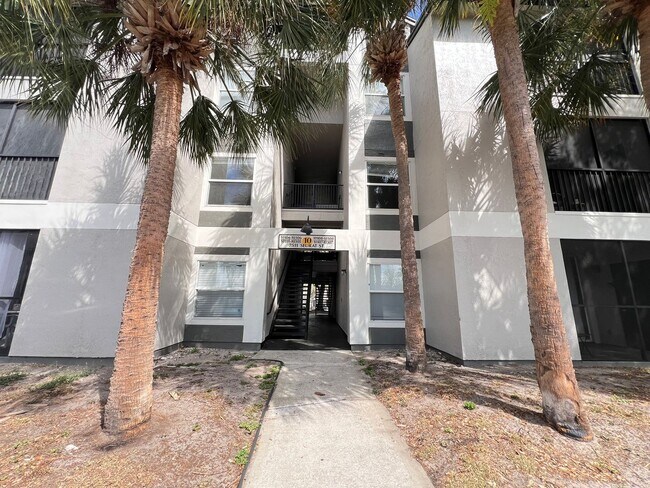 Foto del edificio - Condo for rent on SANDLAKE PRIVATE RESIDENCES